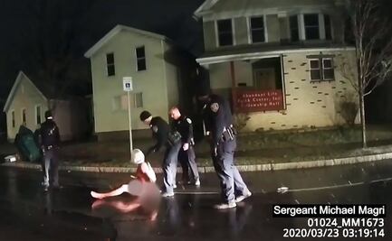 Afroamericano suplica a policías que "paren" antes de morir asfixiado