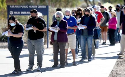Muertes por Covid-19 bajan pese al 'tsunami ómicron': OMS
