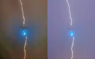 Avión es golpeado por un rayo en pleno vuelo y se vuelve viral en redes sociales. VIDEO