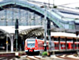 Padres recuperan a bebé que viajó solo en un tren