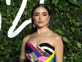 El minivestido de lujo con el que Olivia Culpo conquistó los Fashion Awards