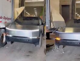 Tráiler destroza el lateral y la puerta de una Cybertruck de Tesla. VIDEO