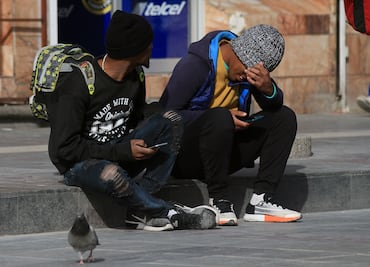 Hallan 343 migrantes abandonados en un tráiler en Veracruz