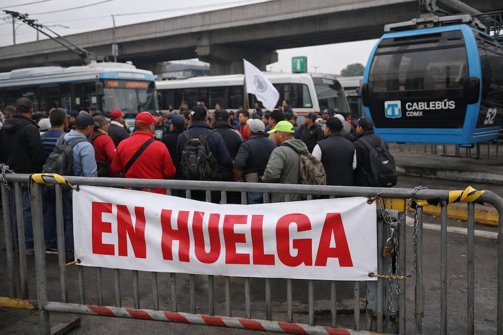 Confirmando paro en CDMX: se van a huelga casi 3 mil trabajadores de Trolebús, Tren ligero y Cablebús; estas son las rutas afectadas. Foto: IA