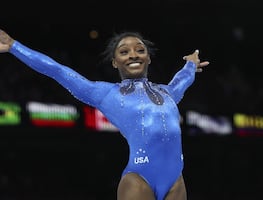 Simone Biles hace historia al ganar su sexto título de campeona del mundo en gimnasia. VIDEO