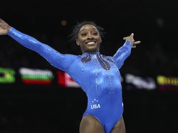 Simone Biles hace historia al ganar su sexto título de campeona del mundo en gimnasia. VIDEO