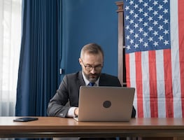 Trabaja en la Embajada de Estados Unidos en México y gana $275,118 pesos anuales; no se necesita licenciatura terminada