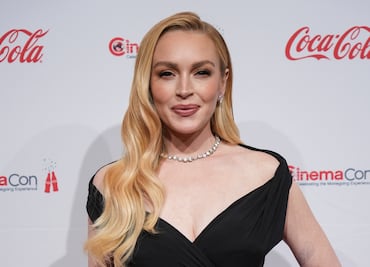 Lindsay Lohan, de 38 años, se luce como un Barbie con minivestido morado en Las Vegas