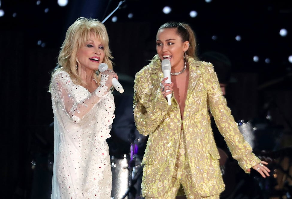 Miley Cyrus llora a su madrina Dolly Parton: “El alma más pura” (Foto Matt Sayles/Invision/AP, archivo)