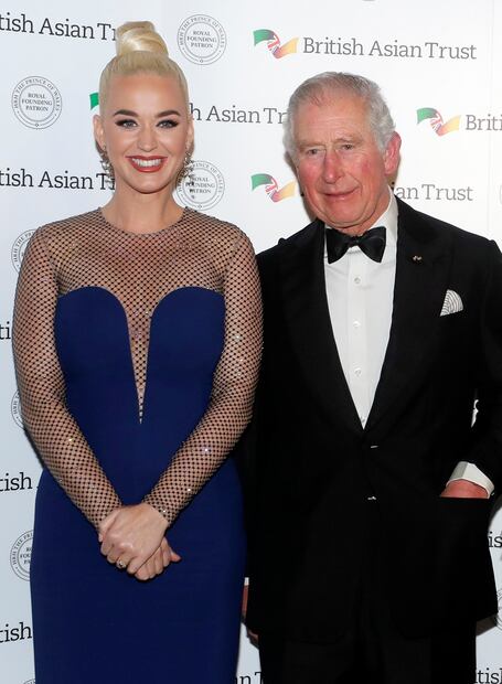 Katy Perry deslumbra con vestido de red y escote profundo en Londres