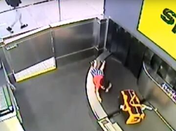 Niño se fractura al viajar por banda de equipaje del aeropuerto de Atlanta
