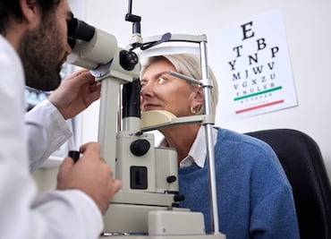 ¿Tienes cataratas? Así puedes registrarte al programa de Sheinbaum para que te operen GRATIS. Requisitos