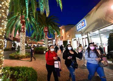 California presenta su plan más estricto para frenar ola de contagios