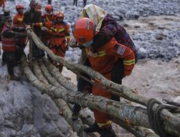 Suman 46 muertos tras sismo de 6.6 grados en suroeste de China