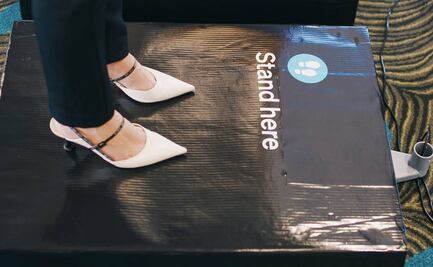 ¿Hay que hacer dieta? Aerolínea pesa a los pasajeros antes de subir a sus aviones