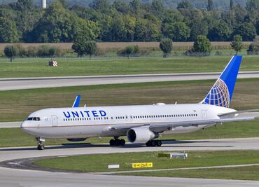 United prohibirá abordaje a pasajeros sin cubrebocas
