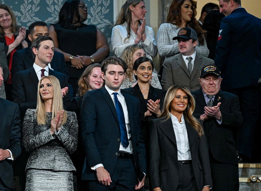 Melania e Ivanka Trump deslumbran en el Congreso con looks de lujo de Dolce & Gabbana y Oscar de la Renta. Foto: Kenny HOLSTON / POOL / AFP)