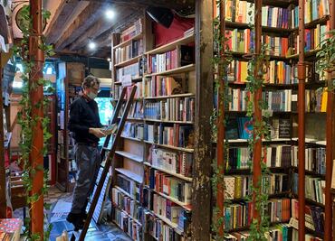 Covid-19. Clientes, al rescate de emblemática librería de París