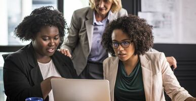 ¿Cuánto dinero menos ganan las mujeres afroamericanas en EU?