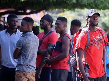 Hallan a 123 migrantes encerrados en un tráiler en San Luis Potosí