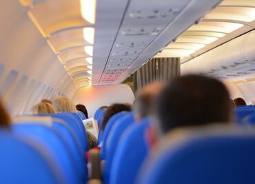 Video. Así es como el coronavirus se puede esparcir dentro de un avión