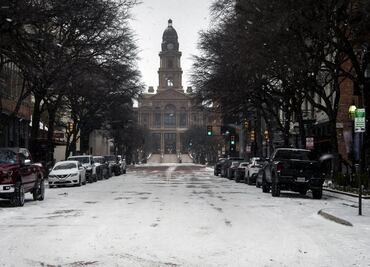 Tormenta de nieve provoca apagón y múltiples accidentes en Texas