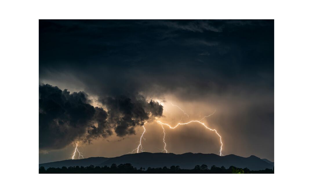 Rayo impacta lago en Carolina del Sur: 20 heridos, incluidos 12 niños. Foto Canva