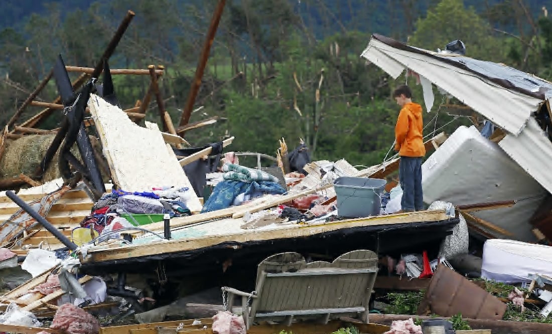 Una casa destruida por fuertes vientos en la comunidad de Camp Creek, Tennessee. Foto AP
