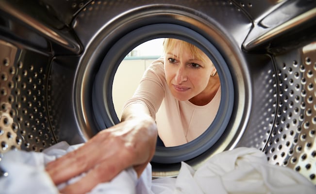 Cómo limpiar la lavadora por dentro. 5 tips para evitar el mal olor y la mugre