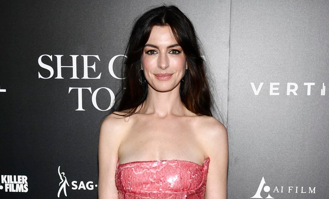 Anne Hathaway se unió a la tendencia Barbiecore. Foto: AP