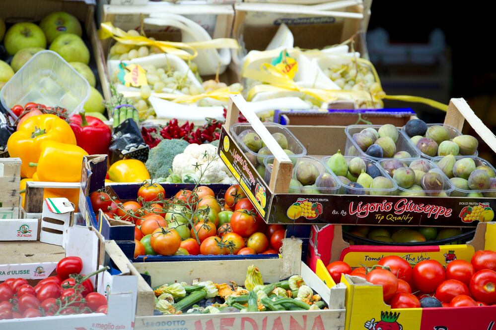 Hombre que destruyó con hacha un puesto en California pagará 2.8 millones de dólares a ambulantes. Foto iStock / AngiePhotos