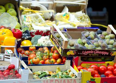 Hombre que destruyó con un hacha un puesto de frutas en California deberá pagar 2.8 millones de dólares