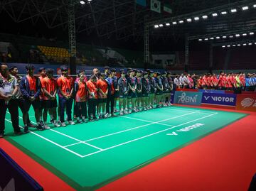 Promesa del bádminton chino, de 17 años, muere tras colapsar en la cancha. VIDEO