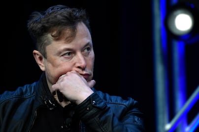 X en crisis: Elon Musk denuncia ataque coordinado de gran escala