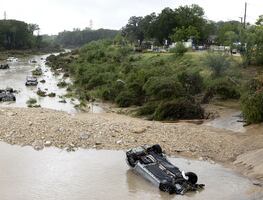 Suman 10 muertos por fuertes tormentas en San Antonio; aún hay desaparecidos