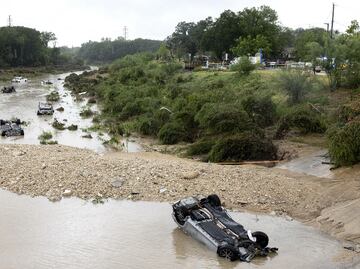 Suman 10 muertos por fuertes tormentas en San Antonio; aún hay desaparecidos