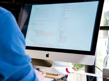 Buscan programador para trabajo en Embajada de EU en México; pagan $745,000 al año