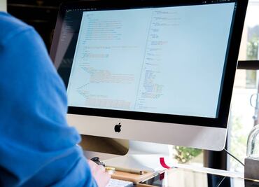 Buscan programador para trabajo en Embajada de EU en México; pagan $745,000 al año