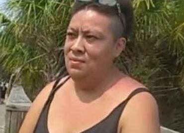 Mujer arroja a perro al océano en Georgia porque "no podía pagar veterinario"