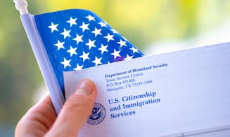 USCIS aumentará costos de asilo y permisos laborales en Estados Unidos en 2026