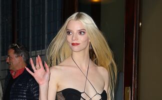 El atrevido ‘little black dress’ lencero con el que Anya Taylor-Joy paralizó Nueva York