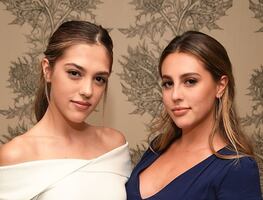 Hija de Sylvester Stallone roba suspiros con vestido de escote pronunciado