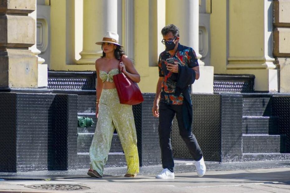 Aislinn Derbez luce el mejor conjunto de verano en Nueva York 