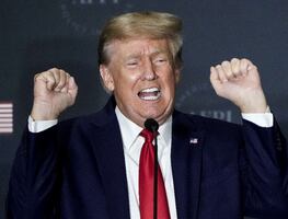 Trump reaparece en Washington y anticipa su posible vuelta