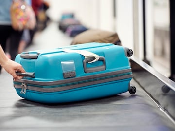 Evita robos o daños: consejos para viajar con objetos valiosos en el equipaje de avión