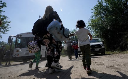 Migrantes trasladados por DeSantis pueden tener visas como víctimas de crimen