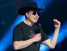El camino que siguió Elon Musk para convertirse en multimillonario