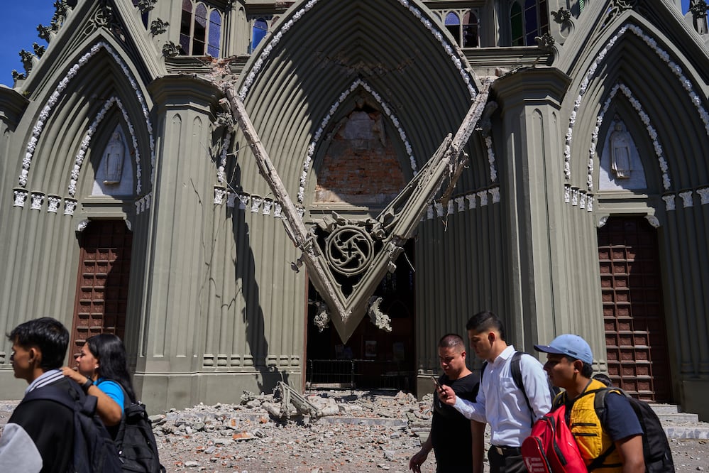 VIDEOS: Así se vivió el terremoto de 7.4 en Colombia; edificios colapsan en Pereira. Foto: AP Photo/Vladimir Encima.