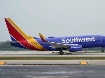 "Podría derribar el avión": Mujer musulmana acusa a aerolínea en EU de discriminación