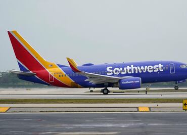 "Podría derribar el avión": Mujer musulmana acusa a aerolínea en EU de discriminación